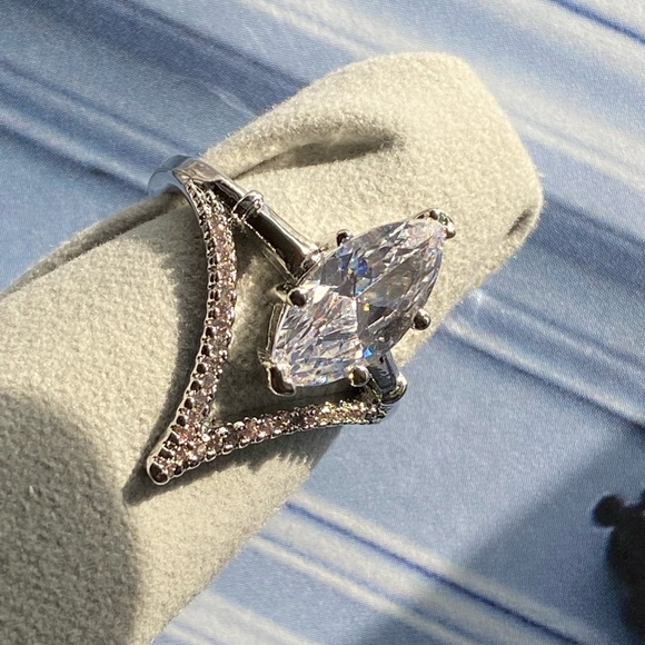 Silver ring with stone 💍✨ - Picture 6 of 7